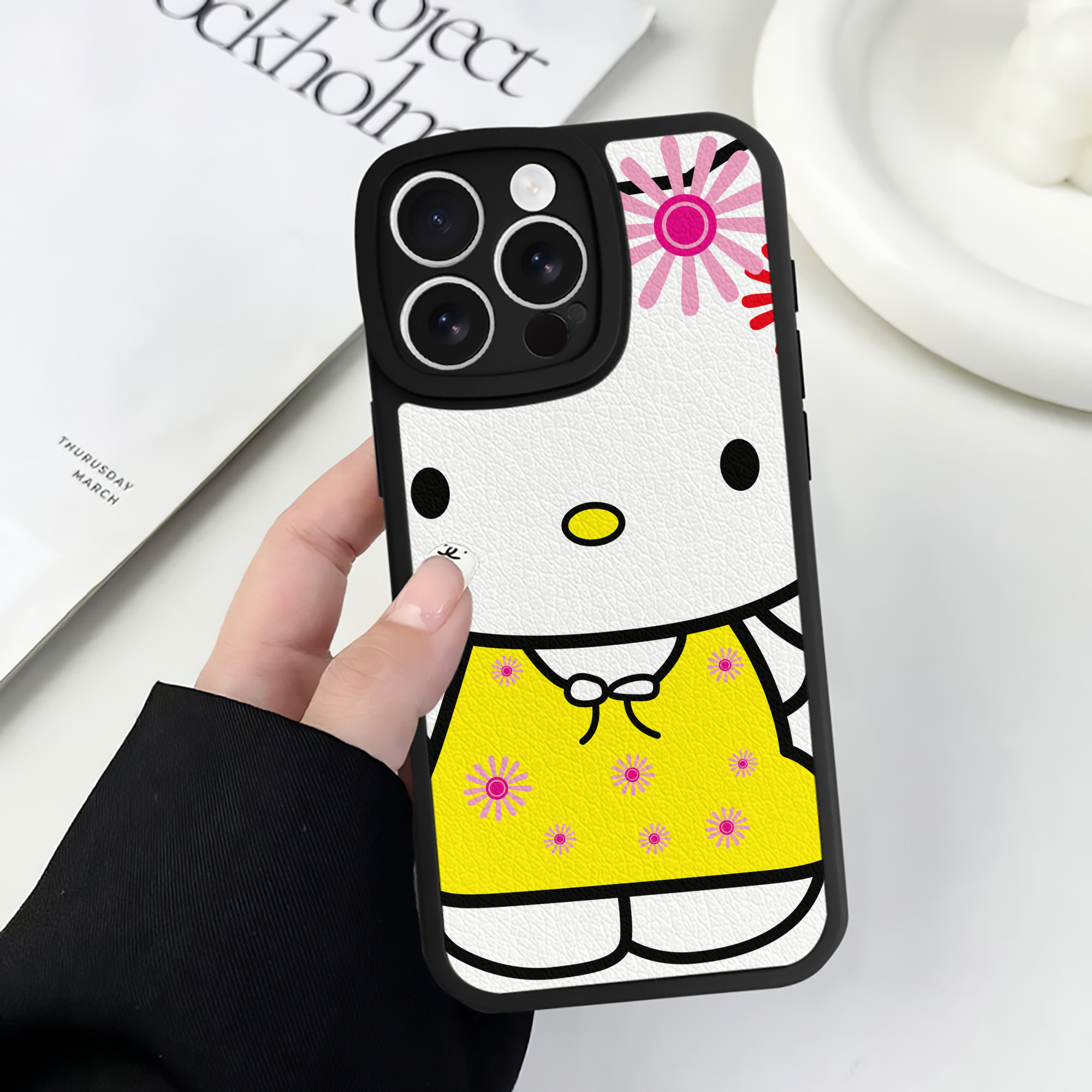 （画像用） Hello Kitty ハローキティ 【iPhone 16シリーズ対応】シリコンスマホケース（レザー調） 材質：シリコン